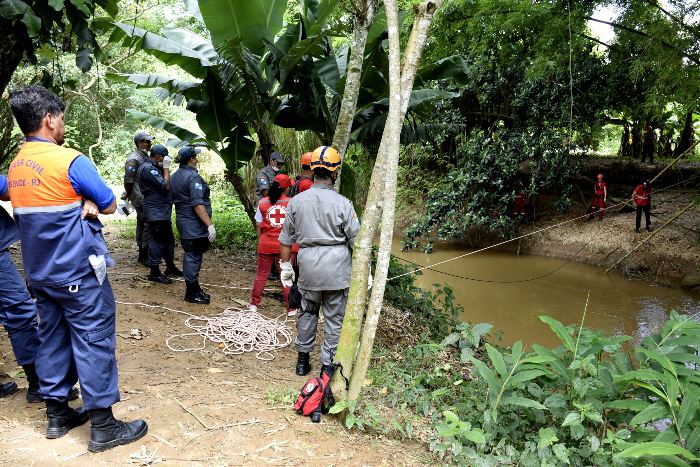 DEFESA CIVIL FAZ CADASTRAMENTO DE MORADORES DE ÁREA DE RISCO EM RESENDE